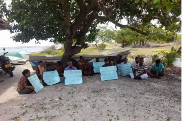 உணவு தவிர்ப்பு போராட்டத்தில் ஈடுபட்டுள்ள பூநகரி கடற்தொழிலாளர்கள்(Photos)