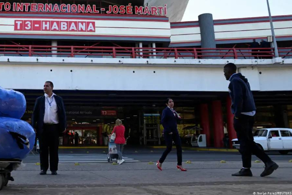 russian airlines suspends fligts to cuba