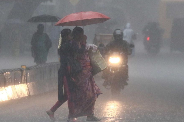 வங்கக்கடலில் வலுப்பெறும் புயல் சின்னம்.., 10 மாவட்டங்களில் இன்று மழை பெய்யும் | Low Pressure Area Is Form In Bay Of Bengal