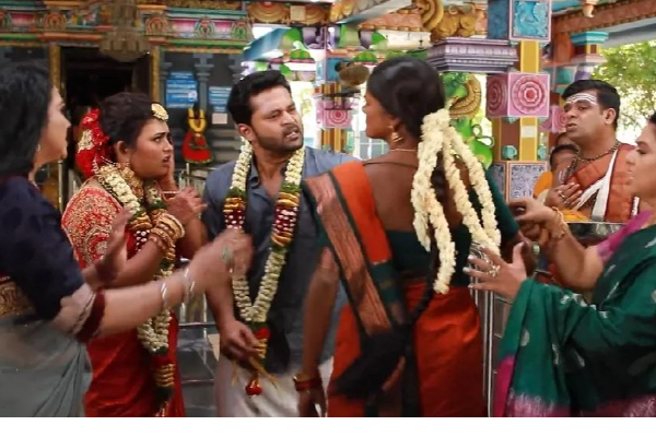 பாரதியால் கர்ப்பதை ஈடுகட்ட வெண்பா போட்ட பிளான்.. கோவிலில் பளார் விட்டு சரிகட்டிய கண்ணம்மா.. | Bharathi Venba Marriage Kannamma Slap In Temple