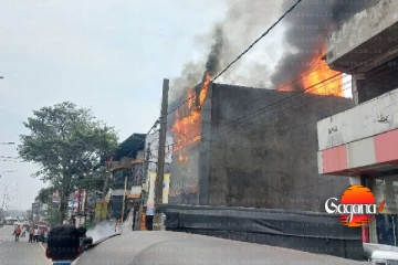 වෙළදසැලක දරුණු ගින්නක් - පාරත් වහයි