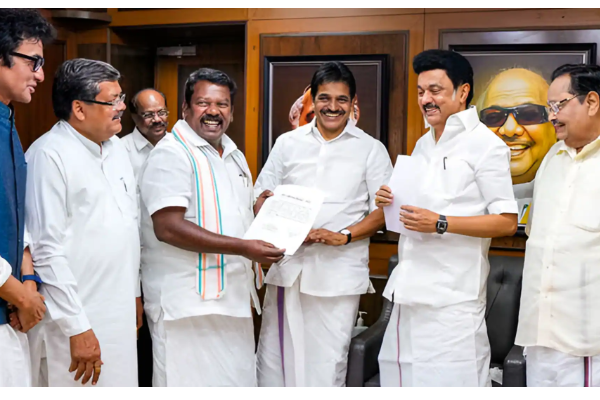 இழுபறியாக உள்ள தொகுதி பங்கீடு; தமிழ்நாடு வரும் ராகுல் காந்தி - தவெக உடன் பேச்சுவார்த்தையா? | Dmk Ally Congress Talks To Tvk Rahul Gandhi Visit இழுபறியாக உள்ள தொகுதி பங்கீடு; தமிழ்நாடு வரும் ராகுல் காந்தி - தவெக உடன் பேச்சுவார்த்தையா? | Dmk Ally Congress Talks To Tvk Rahul Gandhi Visit