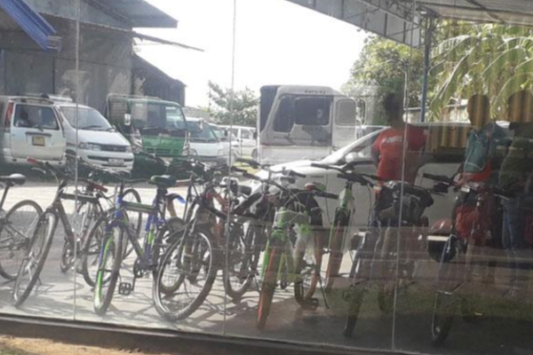 கார் விற்பனை நிலையத்தில் ஏற்பட்ட மாற்றம் - தினமும் விற்பனை நிலையத்தை நாடும் இளைஞர்கள்! - ஐபிசி தமிழ்