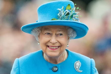 கையில் குழந்தையுடன் ராணி எலிசபெத்! கர்ப்ப கால புகைப்படத்தை பார்க்கவே முடியாதாம்... ஏன் தெரியுமா?