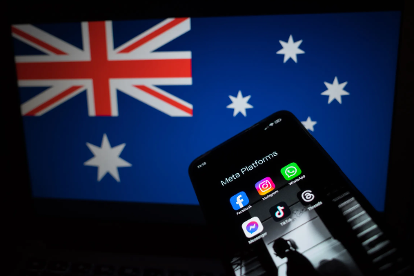 16 வயதுக்குட்பட்டோருக்கு சமூக ஊடக தடை: பிரித்தானியாவுக்கு இடம் பெயர்ந்த அவுஸ்திரேலிய குடும்பம் | Aus Family Relocate To Uk After Social Media Ban 16 வயதுக்குட்பட்டோருக்கு சமூக ஊடக தடை: பிரித்தானியாவுக்கு இடம் பெயர்ந்த அவுஸ்திரேலிய குடும்பம் | Aus Family Relocate To Uk After Social Media Ban