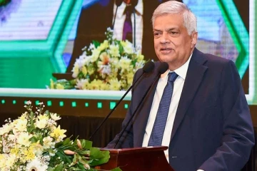 “மனோ கணேசன் என்னை ஏன் உற்றுப் பார்க்கின்றார்”! கொழும்பில் ரணில் வழங்கிய பதில் (Photos)