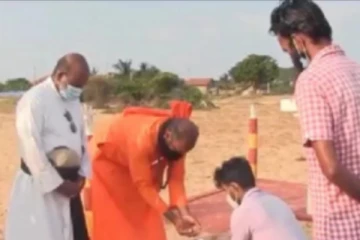 யாழ். பல்கலையில் நினைவுத்தூபி அமைக்க முள்ளிவாய்க்காலில் இருந்து மண் சேகரித்து எடுத்துச் சென்ற மாணவர்கள்!