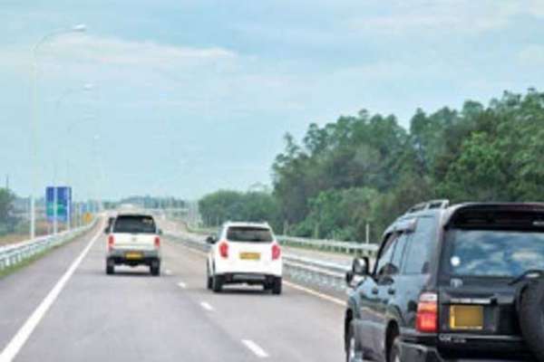 தெற்கு அதிவேக நெடுஞ்சாலையில் விபத்தில் இருவர் பலி | Accident On The Southern Expressway Two Killed