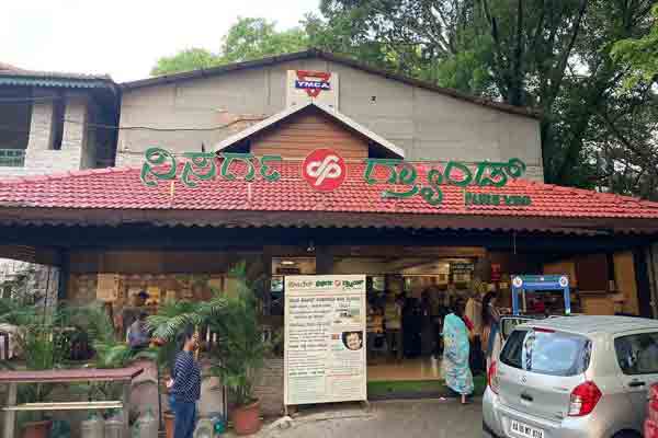 விரலில் மை பூசியிருந்தால் சாப்பாடு இலவசம்; தேர்தல் வாக்களிப்பை ஊக்குவிக்க வித்தியாசமான முயற்சி! | Restaurants Offer To Encourage Election Voting