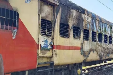 ரயில் பெட்டி தீ விபத்தில் 8 பேர் பலியான விவகாரம்! 5 பேர் கைது