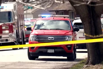 அமெரிக்காவில் பயங்கரம்; வீடுகளுக்குள் புகுந்து மர்மநபர் சரமாரி கத்திக்குத்து!