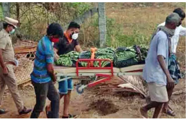 கணவனை இழந்து தாய் வீட்டிற்கு வந்த மகளின் மோசமான செயல்: தலையில் கல்லை போட்டு கொன்ற தாய் | Mother Killed Daughter In Grainter Stone