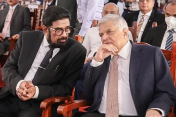 அமைச்சரவை மாற்றத்துக்கு எதிராக மொட்டுக் கட்சி போர்க்கொடி