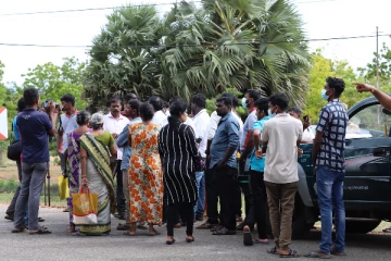 முல்லைத்தீவில் கோட்டாபய கடற்படை முகாமிற்கான நில அளவீட்டு நடவடிக்கை மக்கள் எதிர்ப்பையடுத்து இடைநிறுத்தம் (VIDEO)