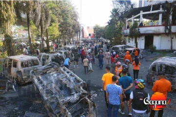 ඉවසන් ඉඳලා බැරි තැන පාර්ලිමේන්තුවට ගිනි තියලා - 3ක් මරුට