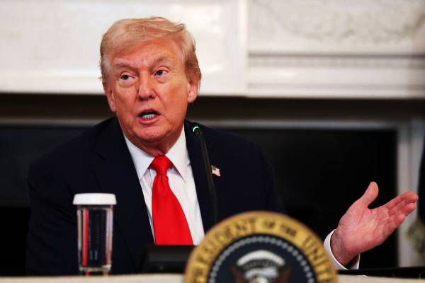 உலக நாடுகள் மீதான ட்ரம்பின் இறக்குமதி வரி...! அமெரிக்க உச்ச நீதிமன்றின் அதிரடி உத்தரவு | Appeals Court Ruling On Trump S Tariffs