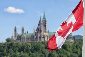 கனடாவுக்கு புலம்பெயர்தல்: புதிதாக புலம்பெயர விரும்புவோருக்காக சில அடிப்படைத் தகவல்கள்