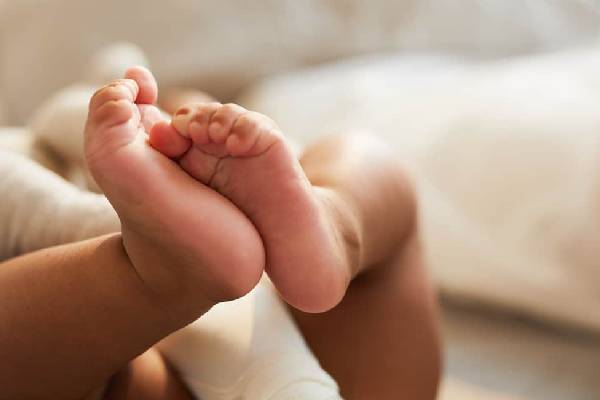 வவுனியாவில் சிசுவுக்கு சிகிச்சையளிக்க மறுத்த தாதியர்கள் | Nurses Refuse To Treat 10 Day Old Baby In Vavuniya