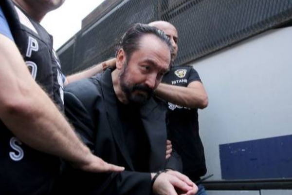 பாலியல் அடிமைகளாக பெண்கள் - மத போதகருக்கு 8,658 ஆண்டுகள் சிறை! | Cult Preacher To 8 685 Years In Prison Turkey