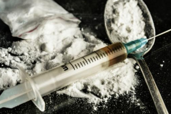 கொழும்பில் இருந்து யாழிற்கு சூட்சுமமான முறையில் கடத்தப்பட்ட மர்ம பொருள் ; பெண் உள்ளிட்ட மூவர் கைது | Drugs In Package Sent From Colombo Jaffna