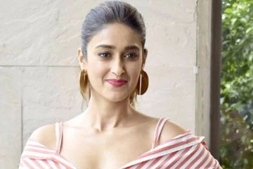 படு மோசமான உடை அணிந்து போட்டோ வெளியிட்ட நடிகை இலியானா- திட்டும் ரசிகர்கள்