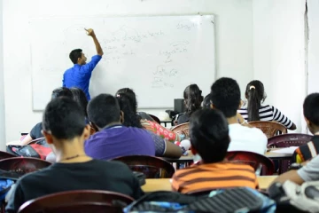 தனியார் வகுப்பு கட்டணங்களால் திண்டாடும் பெற்றோர் ; வசூல் மன்னன்களான ஆசிரியர்கள்!