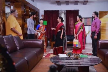 சாரதா கண்டுபிடித்த உண்மை, வசமாக சூர்யாவிடம் மாட்டிய மீனாட்சி- காற்றுக்கென்ன வேலி பரபரப்பு புரொமோ