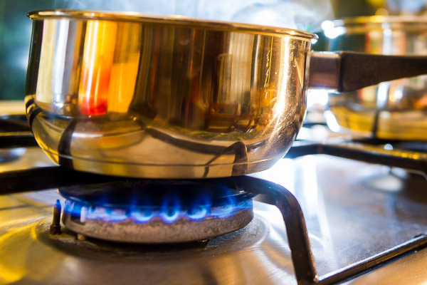 சமையல் எரிவாயு கசிவால் பெண் பலி; மட்டக்களப்பில் சம்பவம் | Woman Dies Due To Cooking Gas Leak Batticaloa