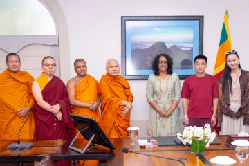 තායිලන්ත මහා සංඝ නායක හිමිවරුන් සහ අග්‍රාමාත්‍යවරිය හමුවක්
