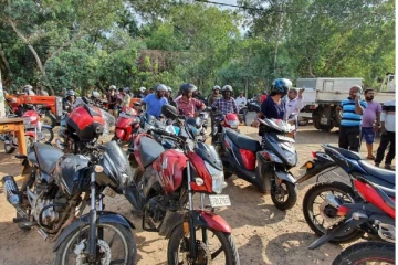 எரிபொருள் விநியோகத்தில் ஒழுங்கீனம்: பொதுமக்கள் புகார் (Photos)