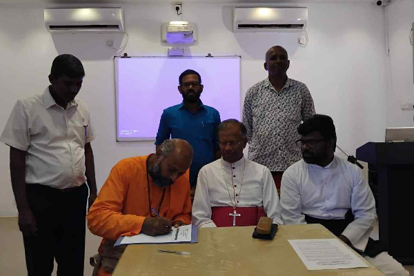 புதிய பயங்கரவாத தடைச்சட்ட முன்மொழிவுக்கு எதிரான மாபெரும் கையெழுத்து போராட்டம்! | Signature Campaign Against The New Pta புதிய பயங்கரவாத தடைச்சட்ட முன்மொழிவுக்கு எதிரான மாபெரும் கையெழுத்து போராட்டம்! | Signature Campaign Against The New Pta