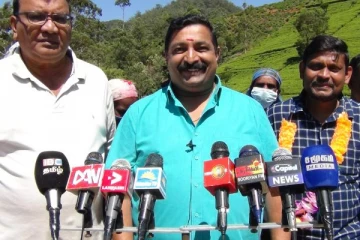 மலையக மக்களின் இருப்பை பாதுகாக்க சங்கிலி போராட்டம் ஆரம்பம்: வடிவேல் சுரேஷ்(Photos)