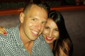 தடுப்பூசிகள் கலப்பால் தேனிலவை ரத்து செய்த கனேடிய இளம் தம்பதி