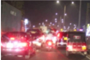 போராட்டத்தால் கொழும்பு கண்டி வீதியில் கடும் போக்குவரத்துக்கு பாதிப்பு