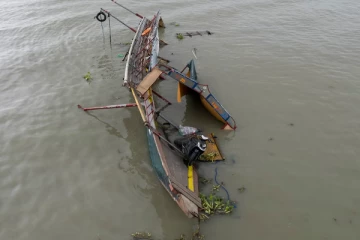 படகு கவிழ்ந்து விபத்துக்குள்ளானதில் 19 வயது இளைஞன் உயிரிழப்பு