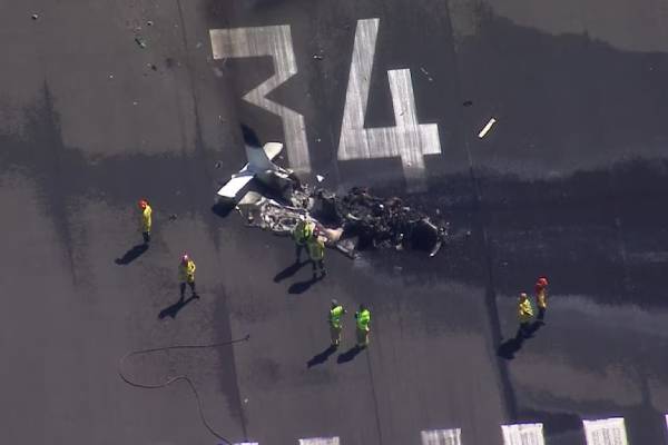 அவுஸ்திரேலியாவில் ஓடுபாதையில் விழுந்து தீப்பிடித்த விமானம் | Australia Plane Crash Kills 3 Near Shellharbour