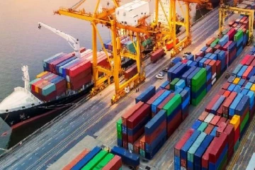 அத்தியாவசிய பொருட்கள் அடங்கிய கொள்கலன்கள் துறைமுகத்தில் தேக்கம்