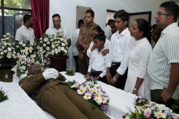 மோதலில் உயிரிழந்த சிறை அதிகாரிகள்; கண்கலங்க வைத்த புகைப்படங்கள்