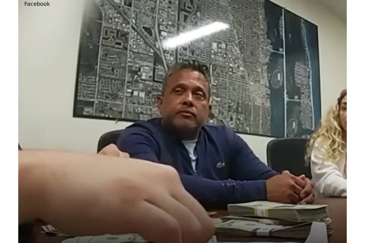 florida man returns 30000 dollars got from bathroom florida man returns 30000 dollars got from bathroom
