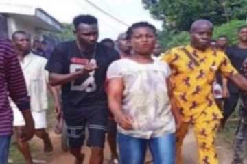 உணவகத்தில் மனித இறைச்சியை சமைத்து வந்த பெண்ணை போலீஸார் கைது செய்தனர்