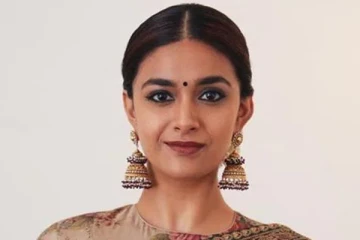 திருமண உடையில் நடிகை கீர்த்தி சுரேஷ்.. வெளிவந்த புகைப்படத்தை பாருங்க