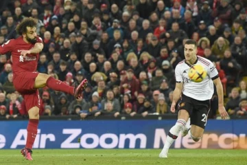 இங்கிலாந்து பிரீமியர் லீக் கால்பந்தாட்ட தொடர் : லிவர்பூல் கழகம் வெற்றி