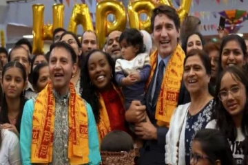 கனடாவில் இந்து மதத்தினருடன் தீபாவளியை கொண்டாடிய பிரதமர் ஜஸ்டின் ட்ரூடோ!