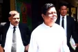 හිටපු අමාත්‍ය බන්දුල ගුණවර්ධන පැය හතරක ප්‍රකාශයක් ලබාදීමෙන් පසු අල්ලස් කොමිසමෙන් පිටව යයි