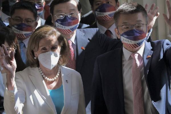 தைவான் சென்றார் நான்சி பெலோசி : பரபரப்பில் உலக நாடுகள்..! | Pelosis Tour China Imposes Taiwan