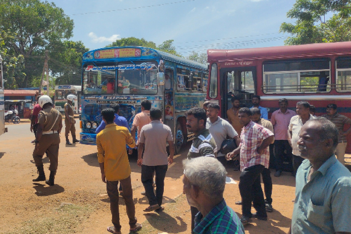 கிளிநொச்சி நடத்துனருக்கு காலவரையற்ற பணித்தடை; காரணம் இதுதான் | Indefinite Suspension For Kilinochchi Conductor கிளிநொச்சி நடத்துனருக்கு காலவரையற்ற பணித்தடை; காரணம் இதுதான் | Indefinite Suspension For Kilinochchi Conductor