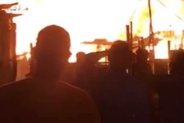 ගිණි තැබූ මැති ඇමතිවරුන් ගේ නිවාස ගැන අදිකරණයෙන් නියෝගයක්..