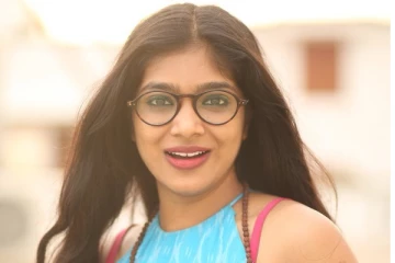 விஜய்சேதுபதியை இறுக்கி அணைத்த வி.ஜே.பார்வதி - வைரலாகும் புகைப்படம் - வெச்சு விளாசும் ரசிகர்கள்