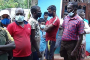 கூரிய ஆயுதத்தால் தாக்கி பெண்ணொருவரை படுகொலை செய்த தாயும் மகளும்!