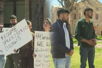 சாகும் வரை உண்ணாவிரதம் இருக்க முடிவு செய்த புலம்பெயர்ந்தோருக்கு கனேடிய மாகாண அமைச்சர் கூறியுள்ள ஆலோசனை